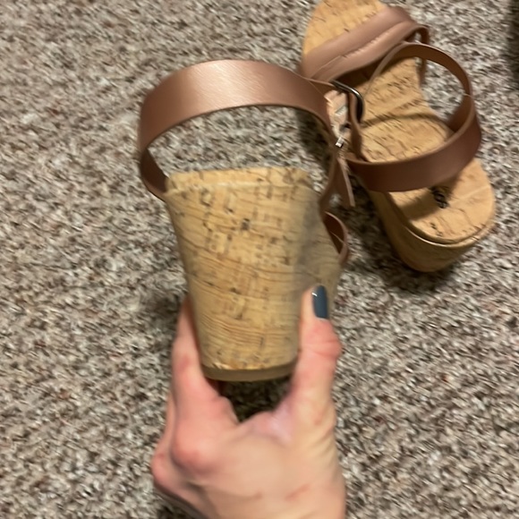 Bronze Faux Cork women’s Wedges. Great condition minimal use - Picture 7 of 9